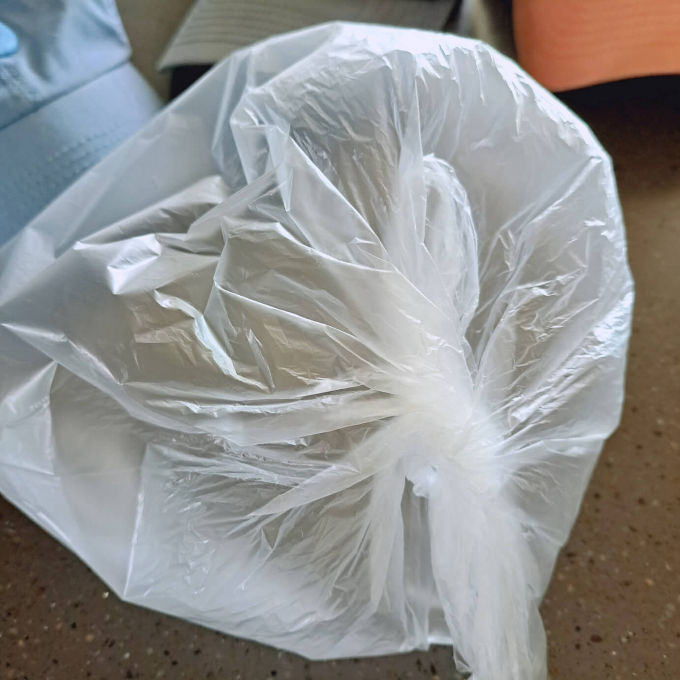 묶여있는 비닐봉투