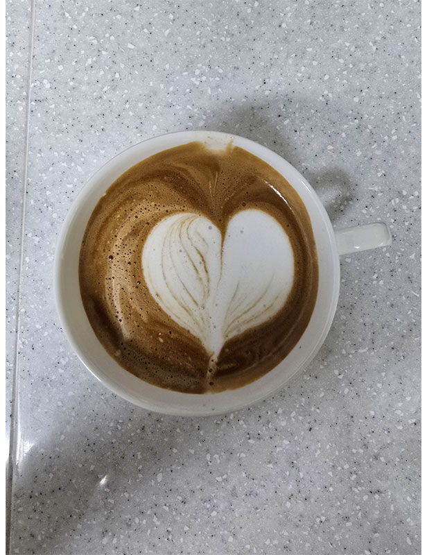 비교적 라인이 선명하게 잡힌 컵.