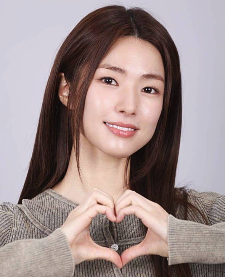 배우-하영