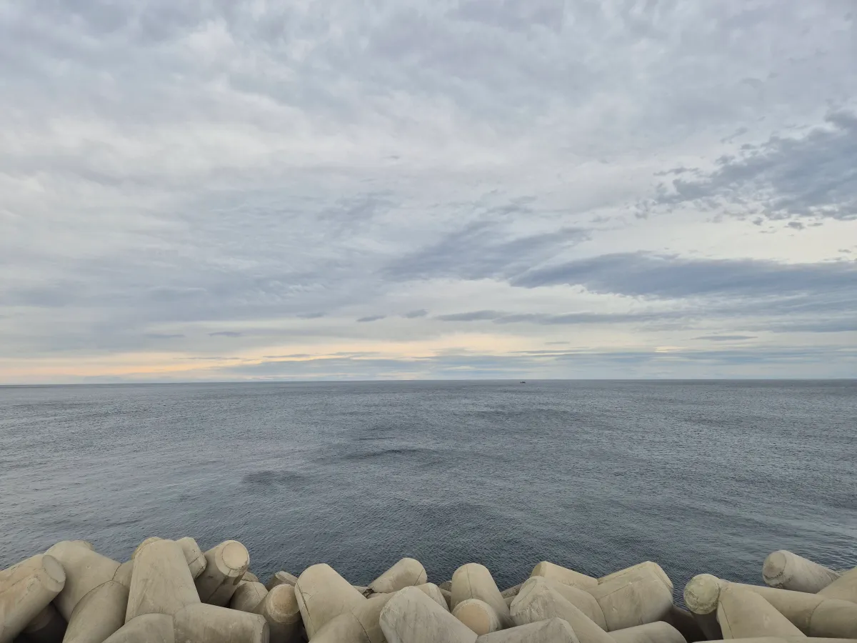 영금정_근처_바닷가_방파제