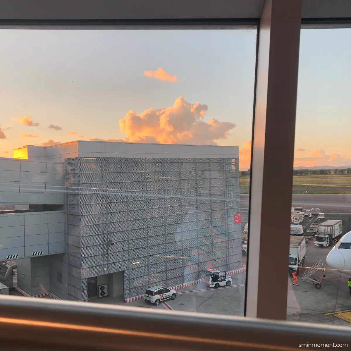 이탈리아-로마-피우미치노-공항-저녁6시30분-창문-밖-노을-풍경