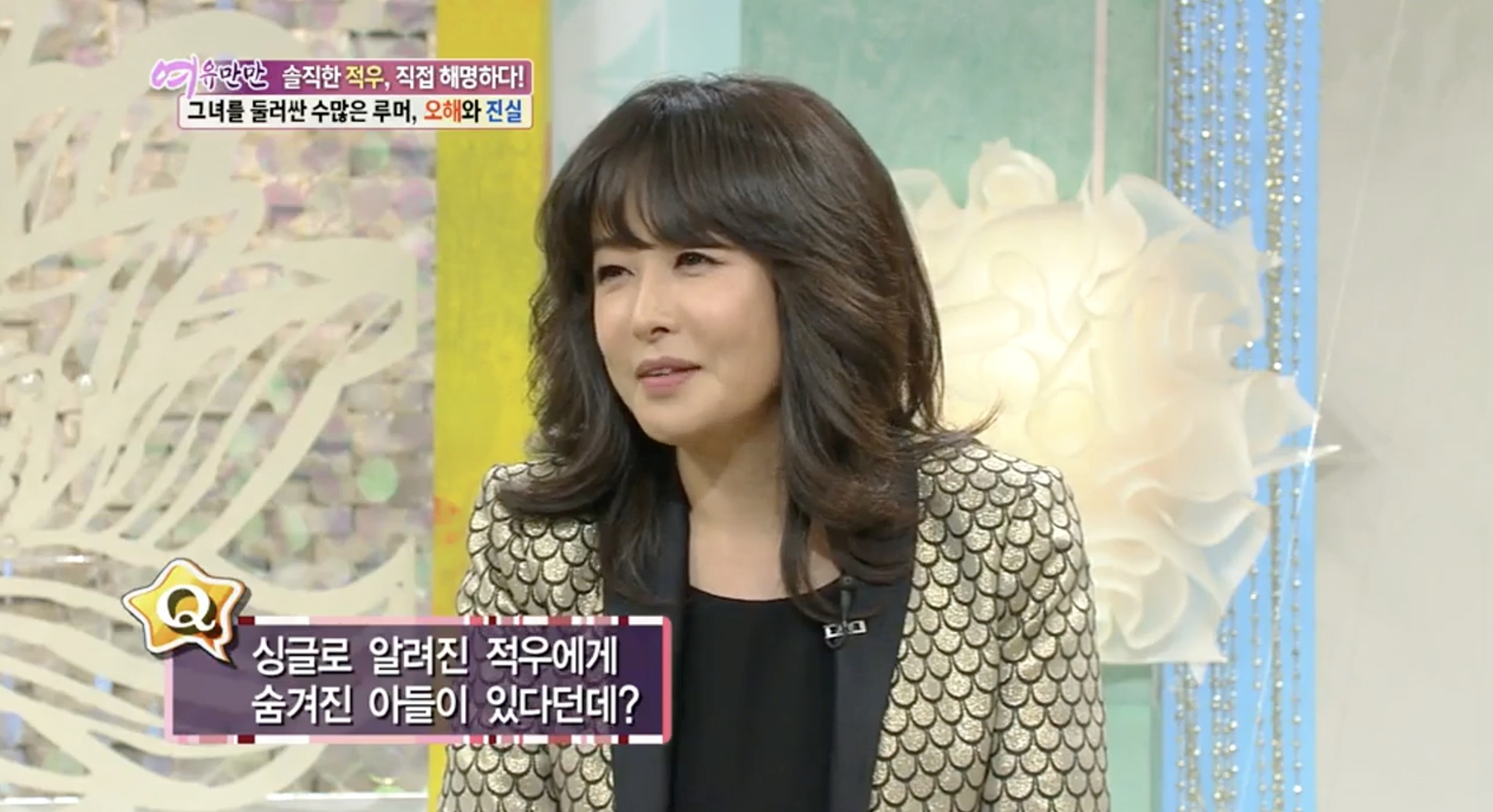 방송 여유만만에 출연해 루머에 대해 해명하는 가수 적우