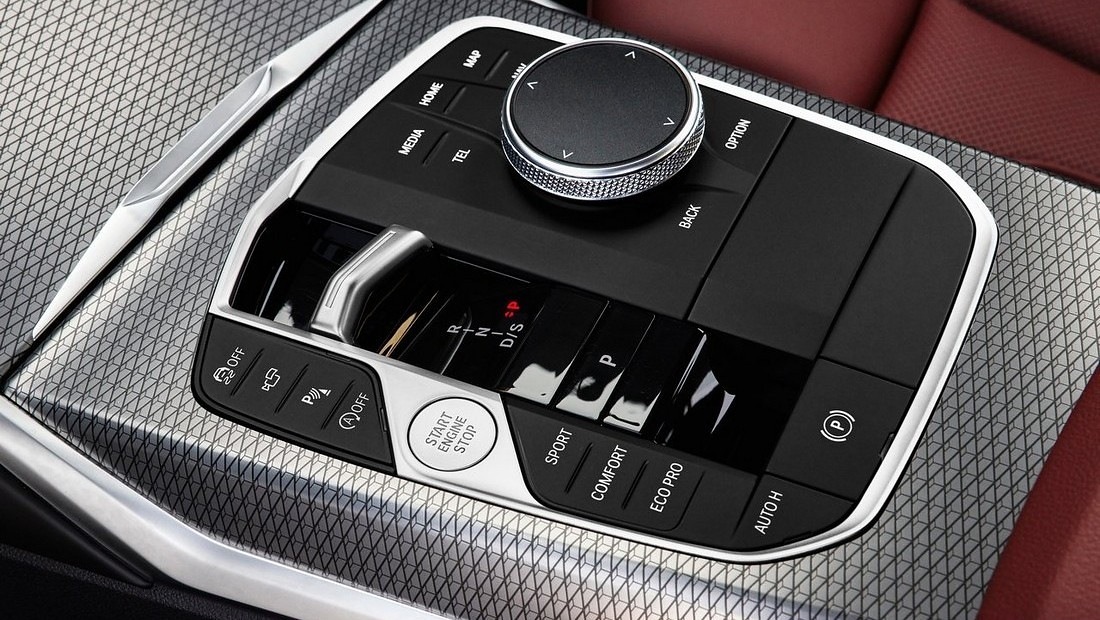 BMW 3시리즈 7세대 모델 기어레버 사진