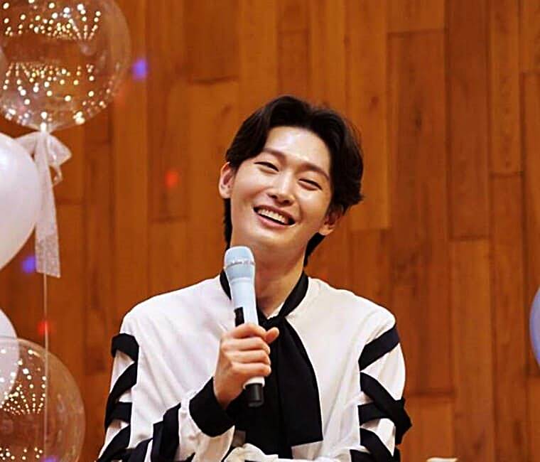 가수-김용빈