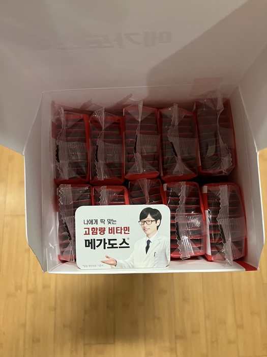 고려은단 메가도스C 3000mg 비타민C 박스 내부 구성, 개별 포장된 스틱 10개와 안내 카드 포함
