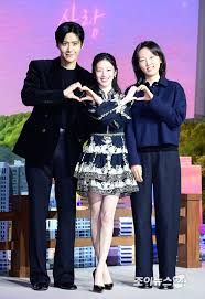 클래식한 감성&amp;#44; 고윤정 스웨이드 자켓&amp;#44;플라워 원피스