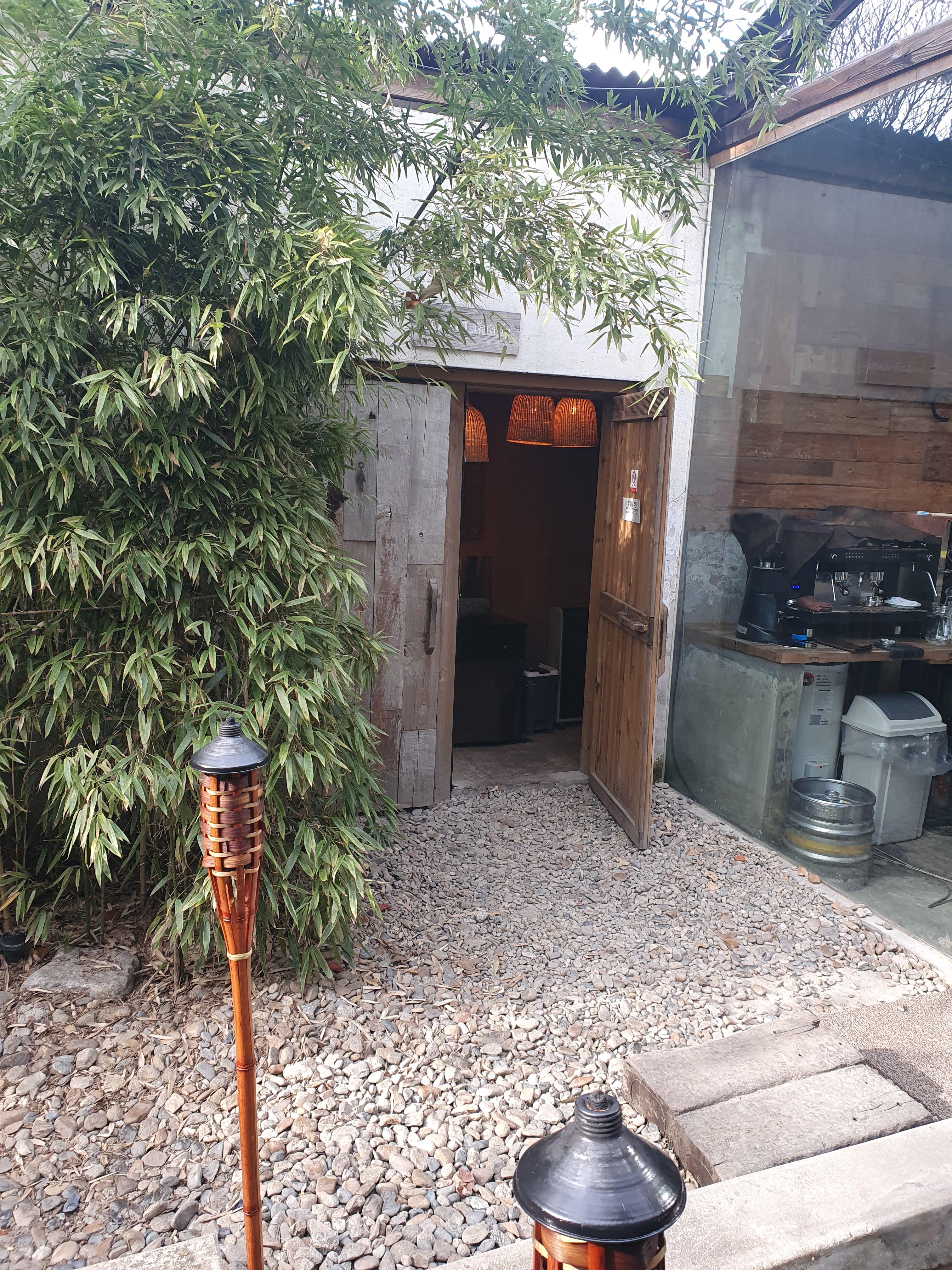 태국 요리전문점 치앙마이 방콕 화장실 입구