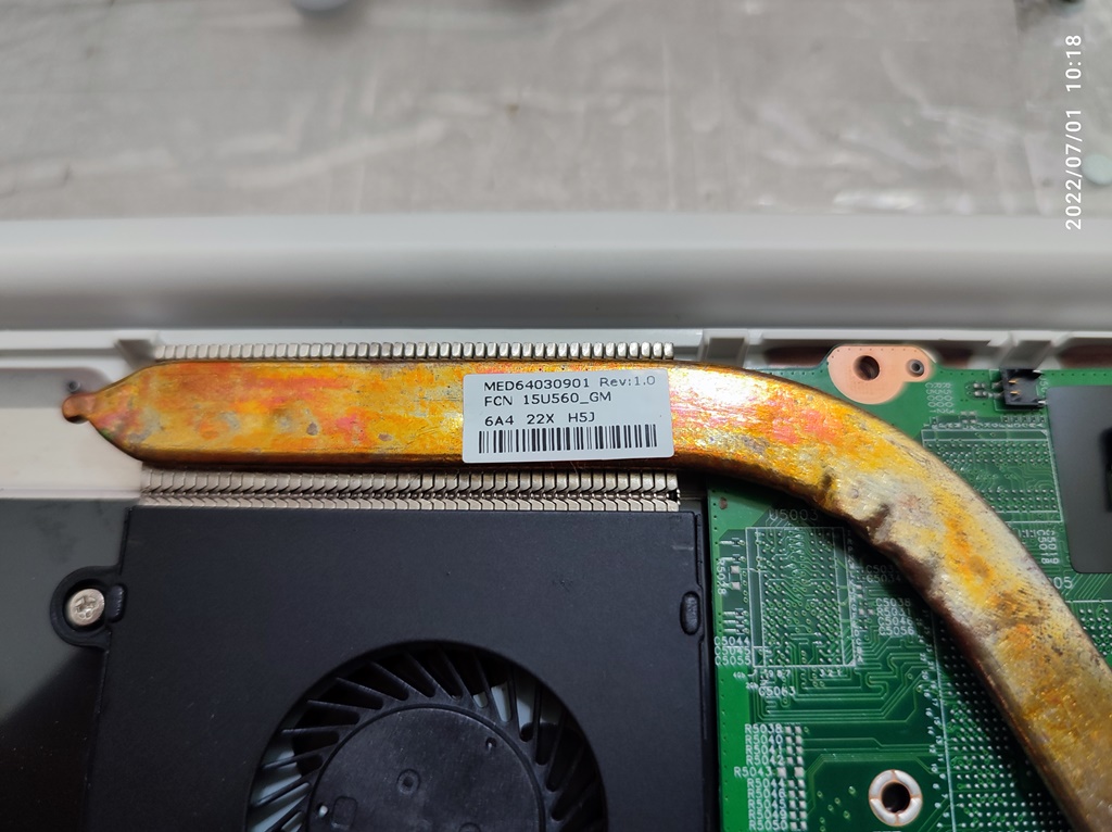 CPU 방열판을 재조립했습니다.