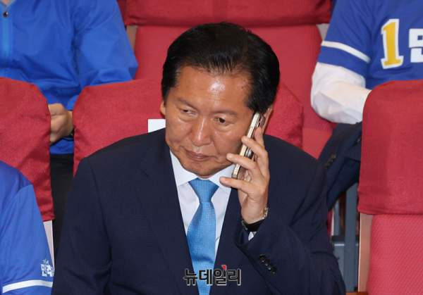 정청래 나이 프로필 고향 학력 가족 아들 논란 사퇴 압박 및 2026년 전당대회 연임 쟁점 냉철 분석