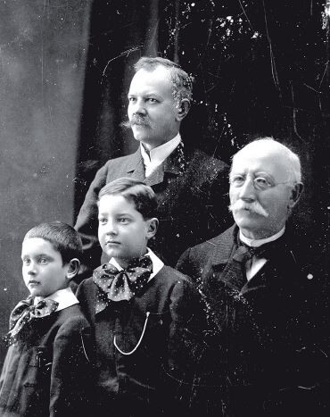 쇼파드 역사사진