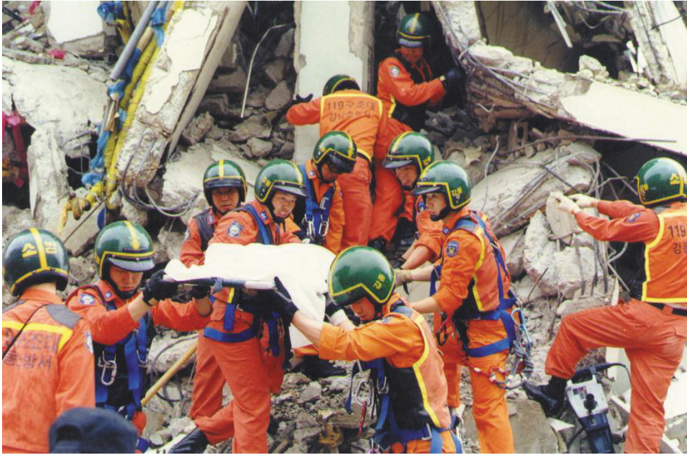 경찰관현장구조사진입니다