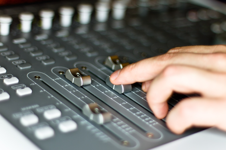 로고만 브랜드가 아니에요?‘ 소리’로 기억을 남기는 사람들 – 사운드 브랜딩 전문가