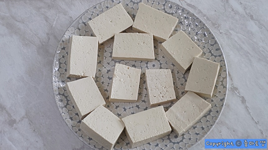 두부-접시에-올리기