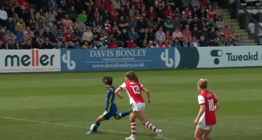 지소연 선수의 슈팅 장면을 옆에서 본 모습