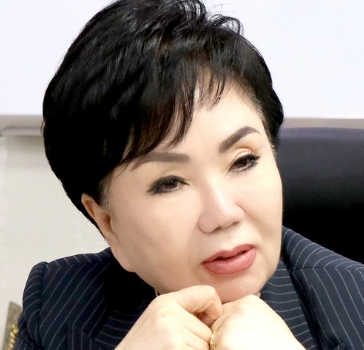 최영희 국회의원과 정영환 공천관리위원장