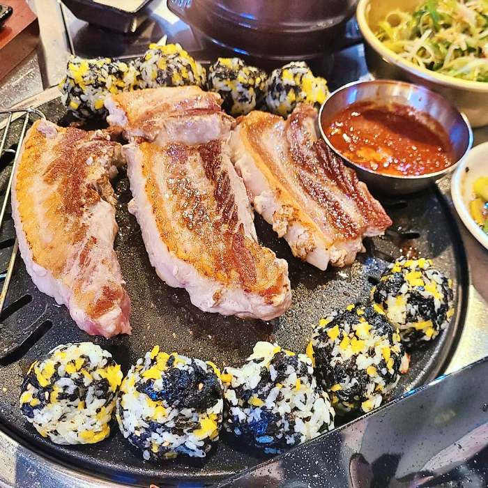 토요일은밥이좋아 토밥좋아 천안 삼겹살 김치찌개 맛집