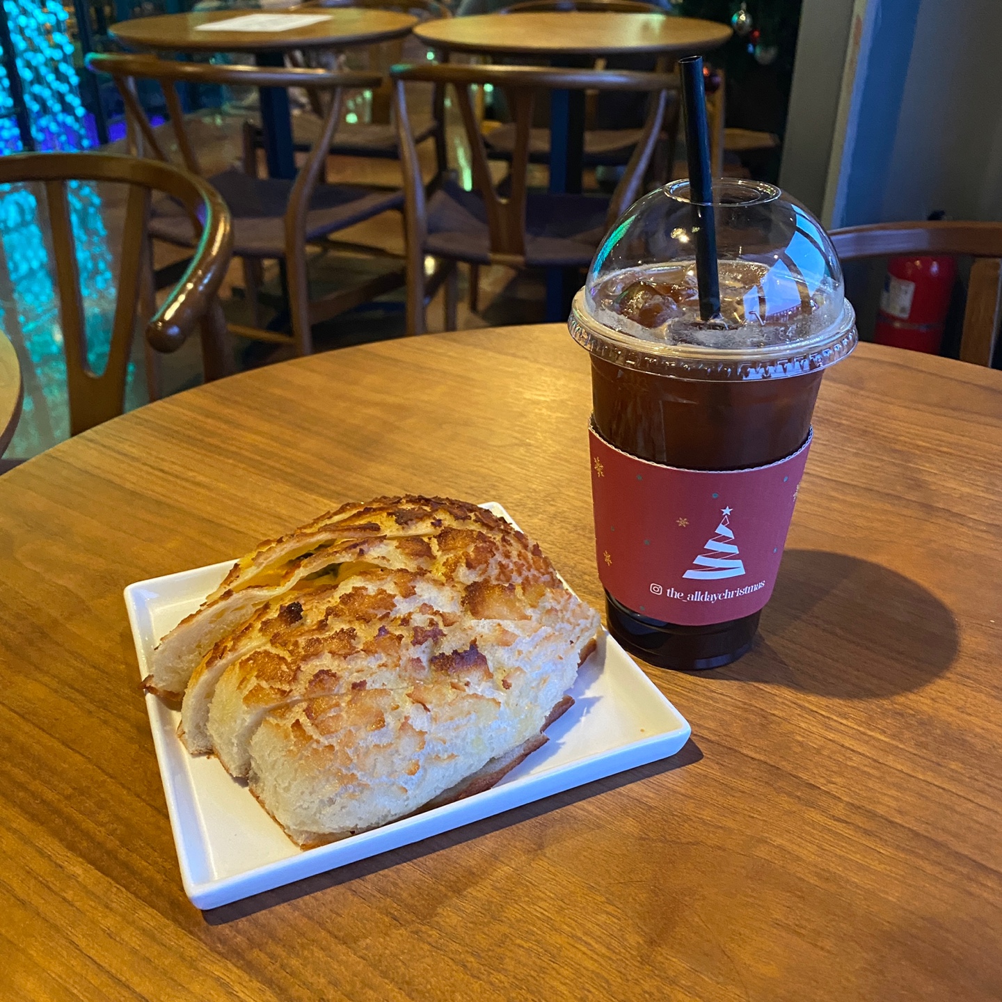 올데이크리스마스-빵-커피