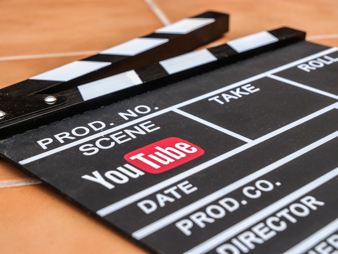'YouTube'