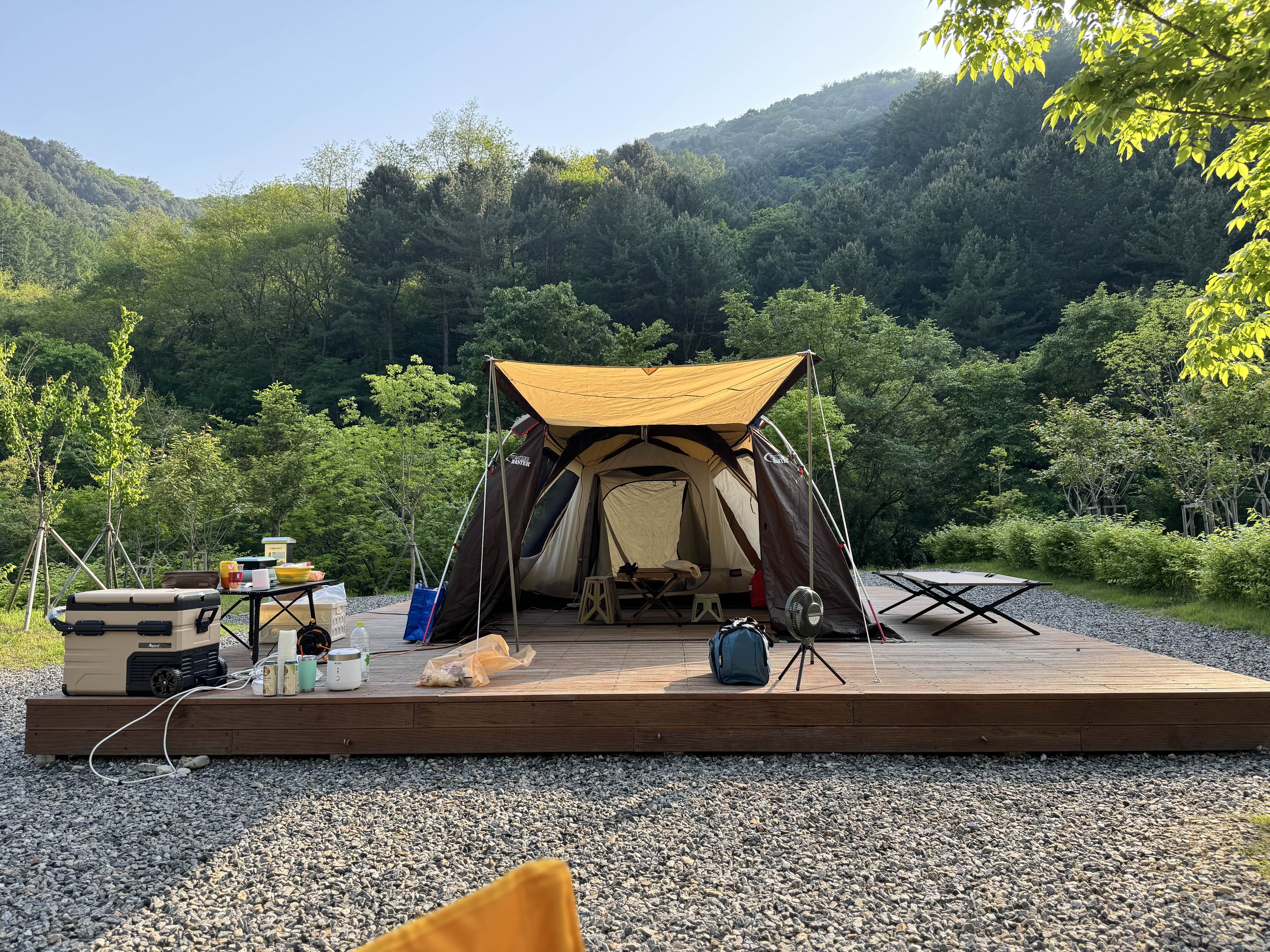 큰 텐트를 쳐도 공간이 남아요