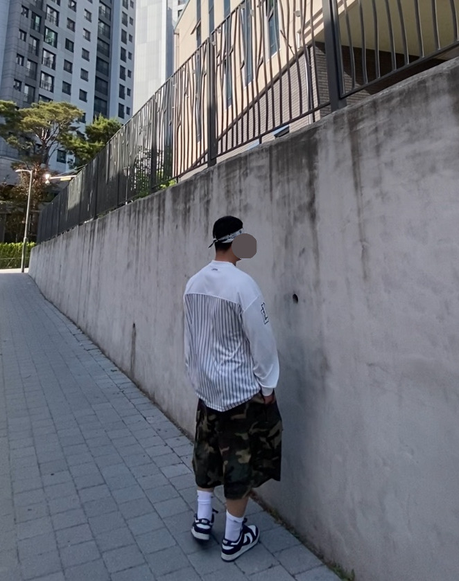 데일리룩('26. 5. 17.)하바행크 클래식 페이슬리 반다나, 드릭스 스트라이프 럭비 티셔츠, 카고브로스 카모 와이드 버뮤다 팬츠, 나이키 삭스 양말, 나이키 덩크로우 범고래