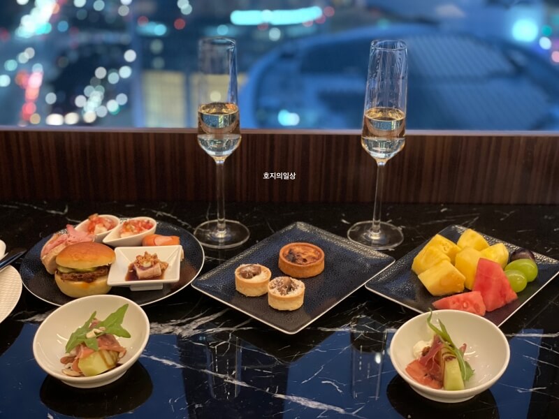 잠실 소피텔 32층 클럽 밀레짐 라운지 - 음식 향연