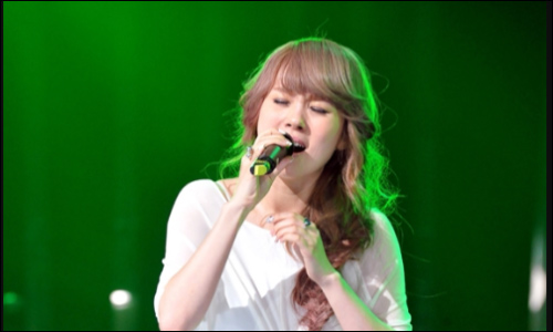 가수이수영 열창모습