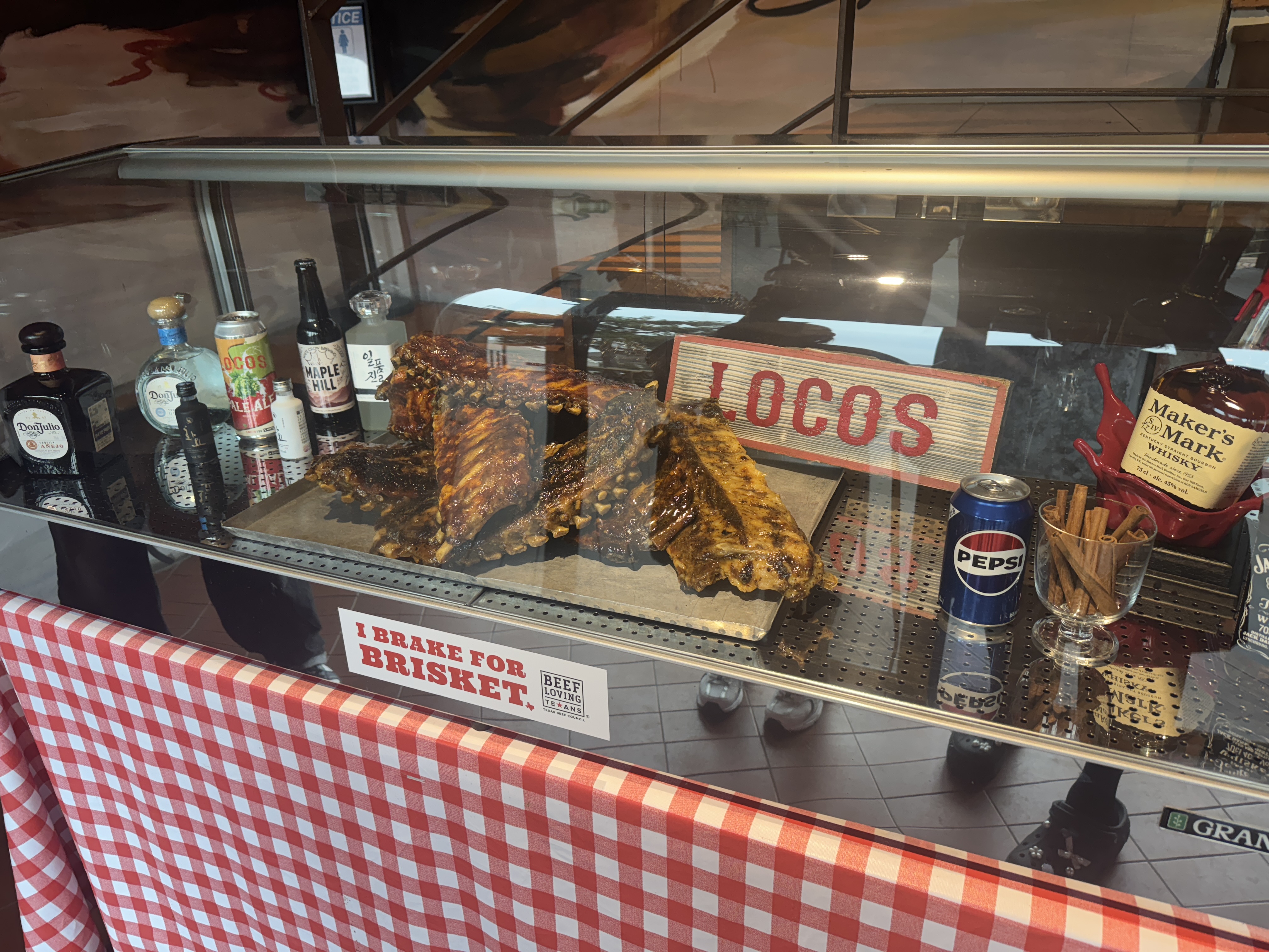 로코스비비큐 팔당점 입구 바비큐 데코와 플래터 모형