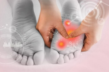 발바닥의 통증을 나타내는 모습 족저근막염