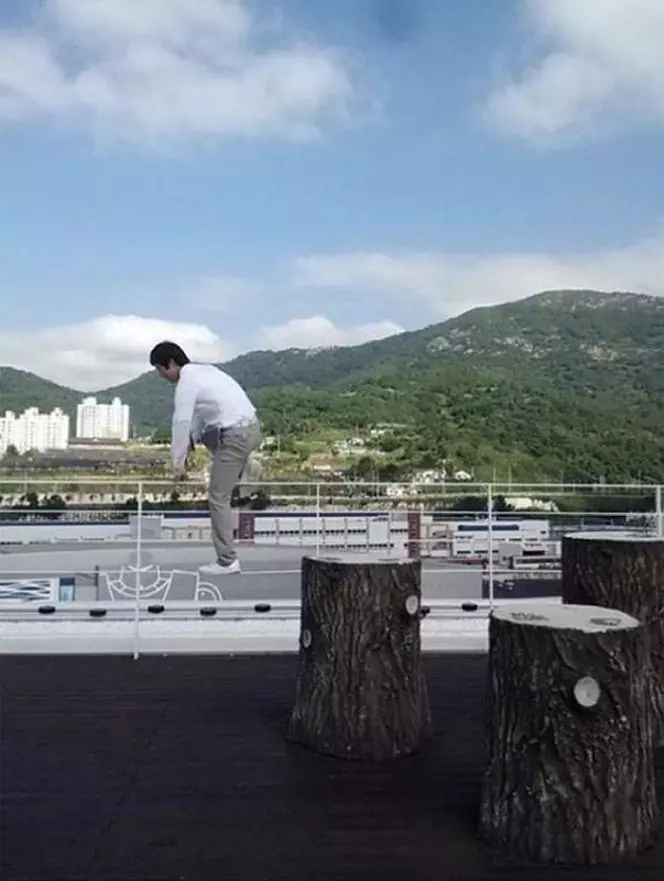 포토샵 배경에 곰을 넣어주세요