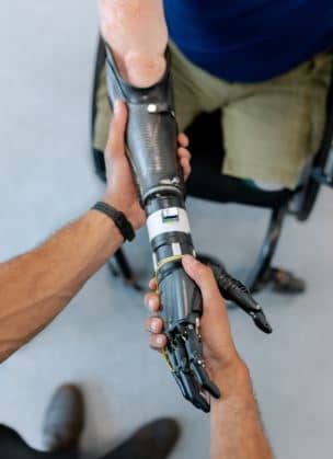 인공 팔다리의 심리적 효과와 사회 통합, 더 나은 삶을 위한 연결