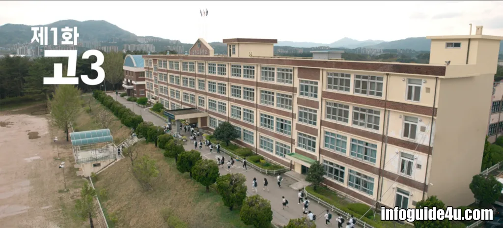 학교로 등교하는 학생들