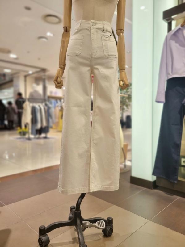 로엠 포켓 세미와이드 데님 화이트 RMTJD24RT1