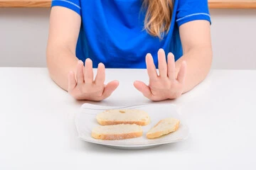 탄수화물이 부족하면 어떤 증상과 우리 몸에 무슨 일이 일어날까? 탄수화물은 우리 몸이 활동하는 데 필요한 주요 에너지원이에요. 우리가 평소에 먹는 밥, 빵, 과일 등에 많이 들어있죠. 하지만, 만약 충분한 탄수화물을 섭취하지 않으면, 우리 몸은 여러 가지 방식으로 반응할 수 있어요. 인체에 어떤 현상이 나타나는지 알아볼까요~~