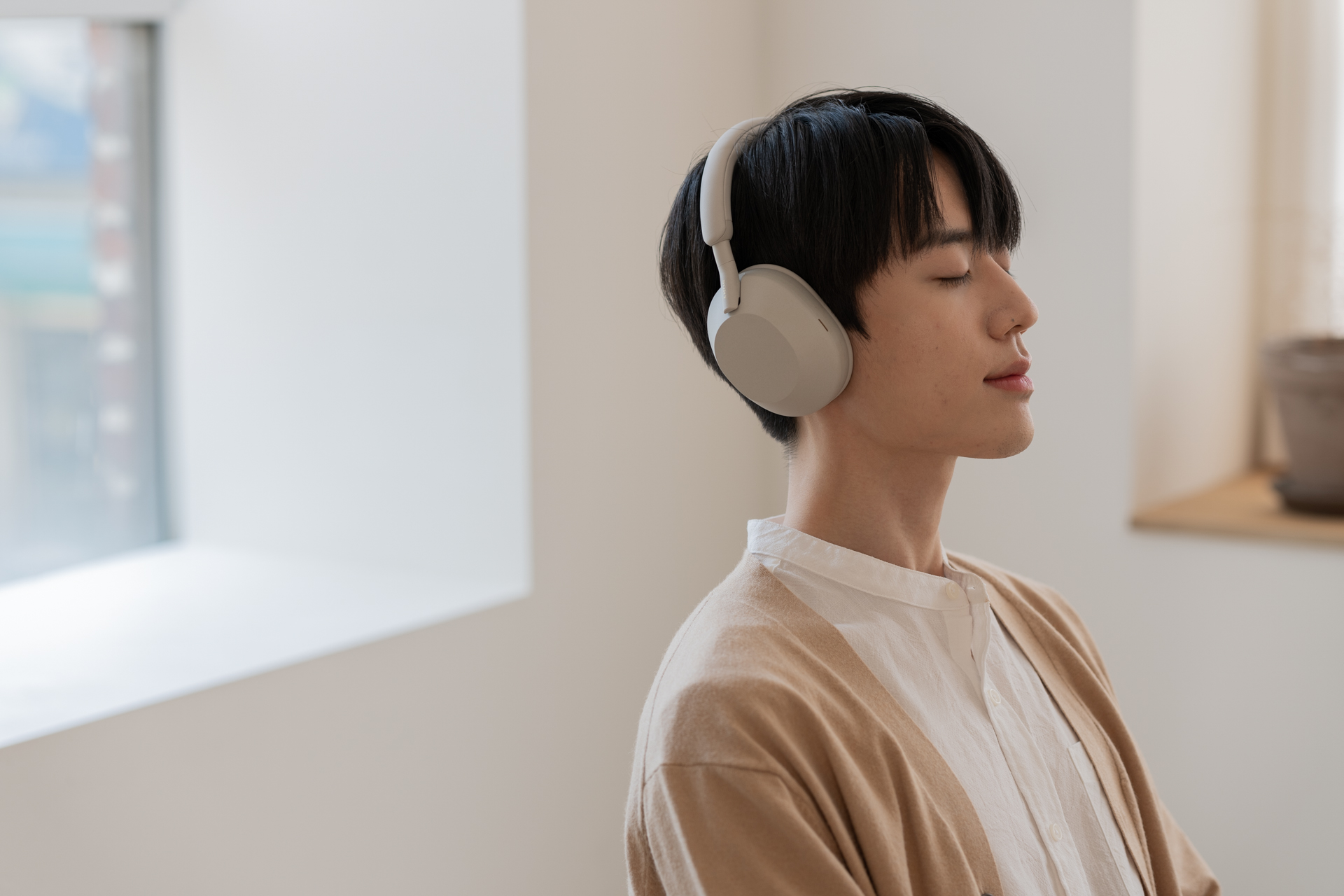 소니 무선 노이즈 캔슬링 헤드폰 WH-1000XM5