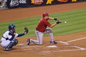 야구 작전 중 세이프트 번트 관련 이미지