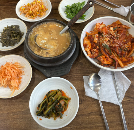 생생정보 토니안의 27년 단골 맛집 스타맛집 제육볶음 오징어볶음 낙지볶음 서울 서초구 전주청국장집