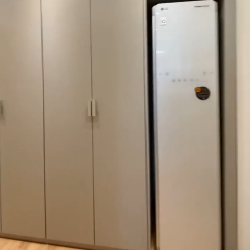 2층에 드레스룸에는 스타일러도 옵션으로 설치 되어 있습니다