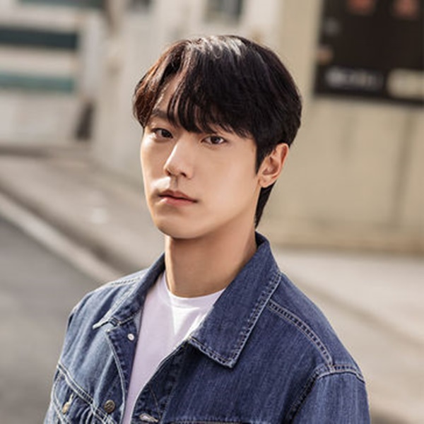 오월의 청춘 등장인물 이미지 입니다.