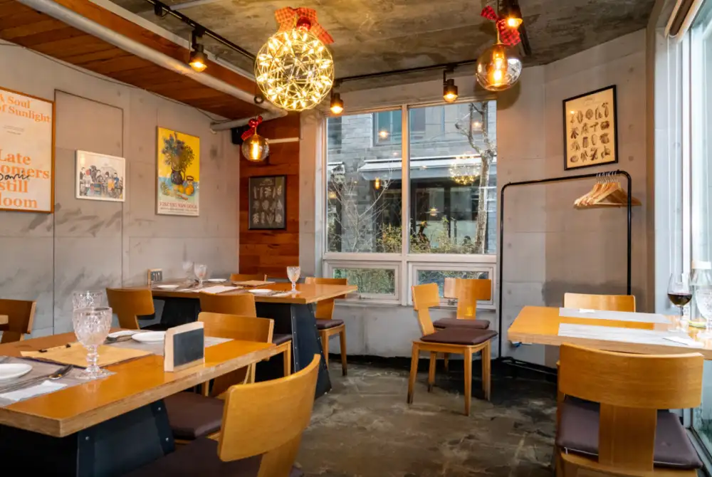 비스트로-친친-매장내부