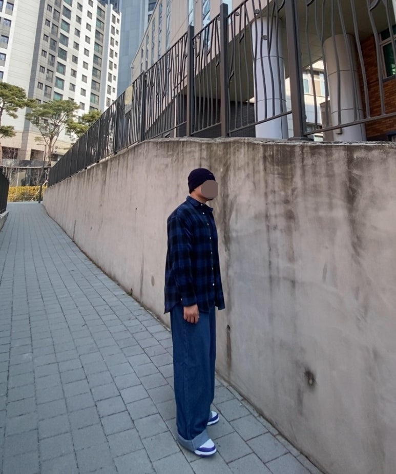 데일리룩('26.3.21.)칼하트 베이직 비니, 어반드레스 블루랙 체크셔츠, 무신사스탠다드 티셔츠, 그리너리크리드 와이드 데님 팬츠, 유니클로 벨트, 나이키 덩크로우 레트로 콩코드