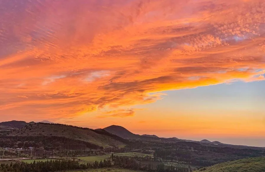 제주도-가을-여행-억새-명소-용눈이오름-노을