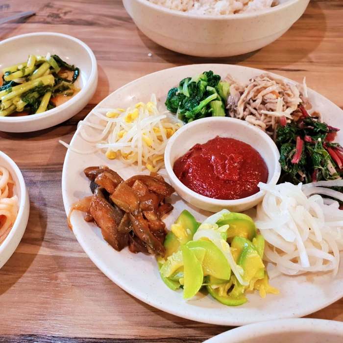 백반기행 안재모 편 산채 보리 비빔밥 직화 코다리구이 도토리묵 우거지 수제비 고양 서삼릉 맛집 소개