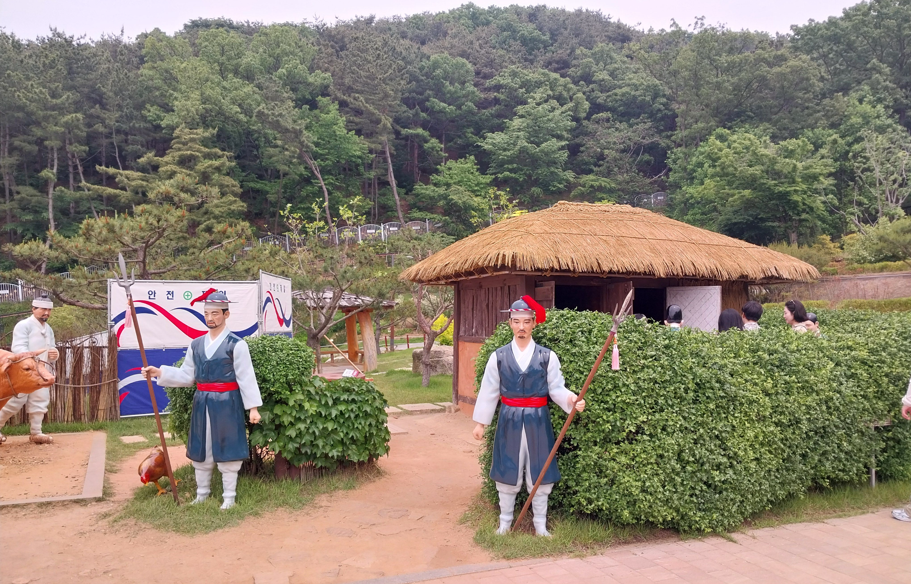 유배된 영산군이 머물던 위리안치소 복원된 모습