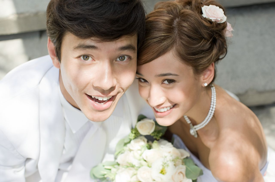청년&middot;신혼부부 웃는 커플