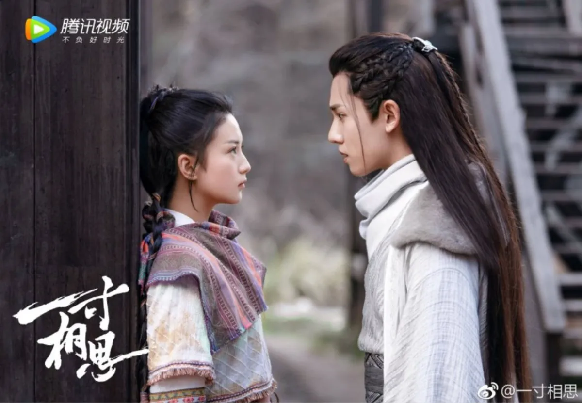 서로마주보고-대화하고있는-소운락과-좌경사