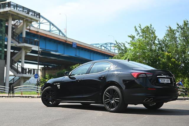 [시승기] 전동화 시대를 앞둔 마세라티의 선택 – 마세라티 기블리 GT 하이브리드