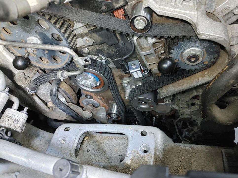 엔진에서 중요한 부품 타이밍벨트