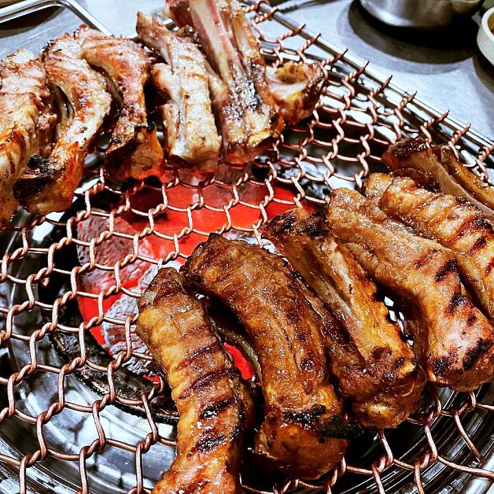 진심 가득 건강 담은 맛 경기 군포 맛집 추천 생방송투데이 수도권 최고의 등갈비구이 등갈비 숯불 구이 오늘방송 빅데이터 랭킹