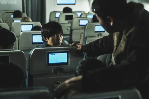 벨기에 나라로 향하는 로기완(송중기)