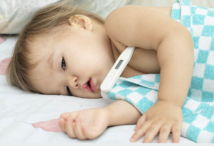 열 나는 아기 이미지
